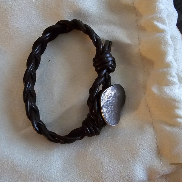 Retired James Avery Hammered Heart Braided Leather Bracelet - Picture 3 of 9